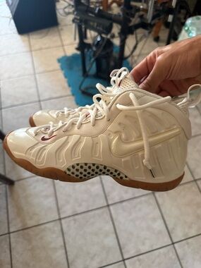 Nike Foamposite one white gum size 6y